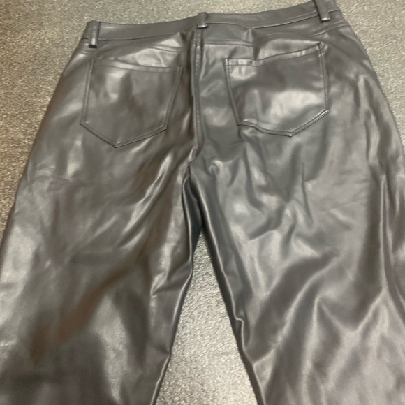 Faux leather black pants - Picture 3 of 4